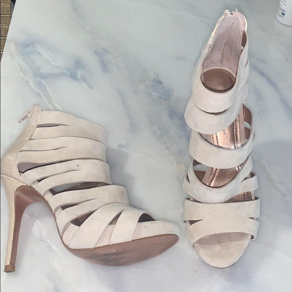 Nude pumps!!!